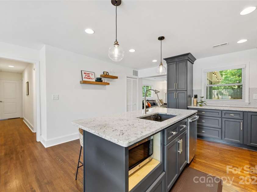 2933 Hilliard Drive, Charlotte, NC 28205.  MLS# CAR4252267, YatesRealty ID 11489. 