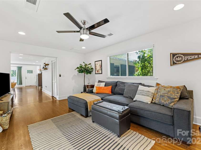 2933 Hilliard Drive, Charlotte, NC 28205.  MLS# CAR4252267, YatesRealty ID 11489. 