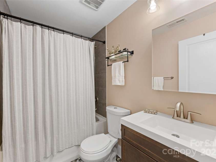 2933 Hilliard Drive, Charlotte, NC 28205.  MLS# CAR4252267, YatesRealty ID 11489. 