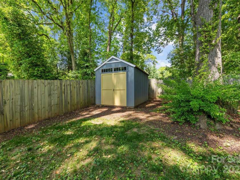 2933 Hilliard Drive, Charlotte, NC 28205.  MLS# CAR4252267, YatesRealty ID 11489. 