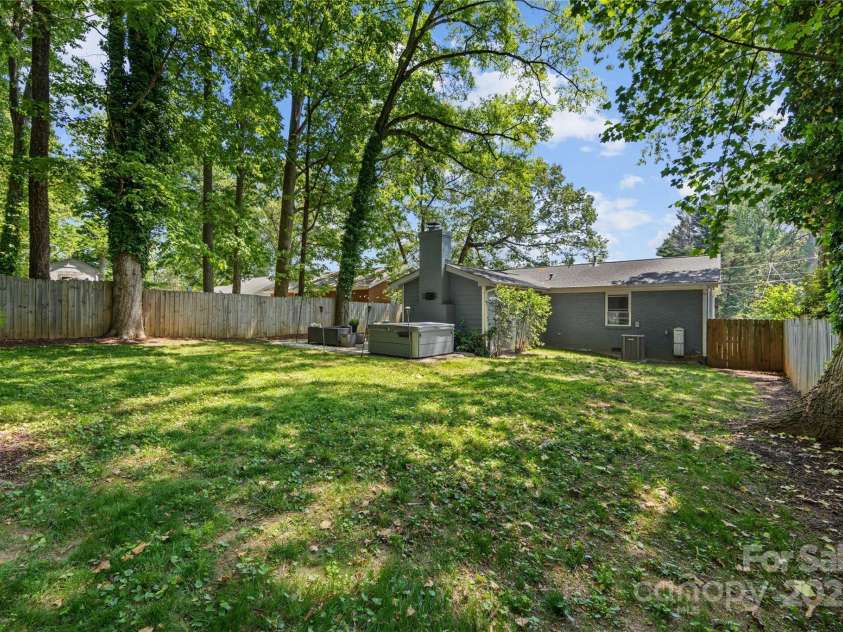 2933 Hilliard Drive, Charlotte, NC 28205.  MLS# CAR4252267, YatesRealty ID 11489. 