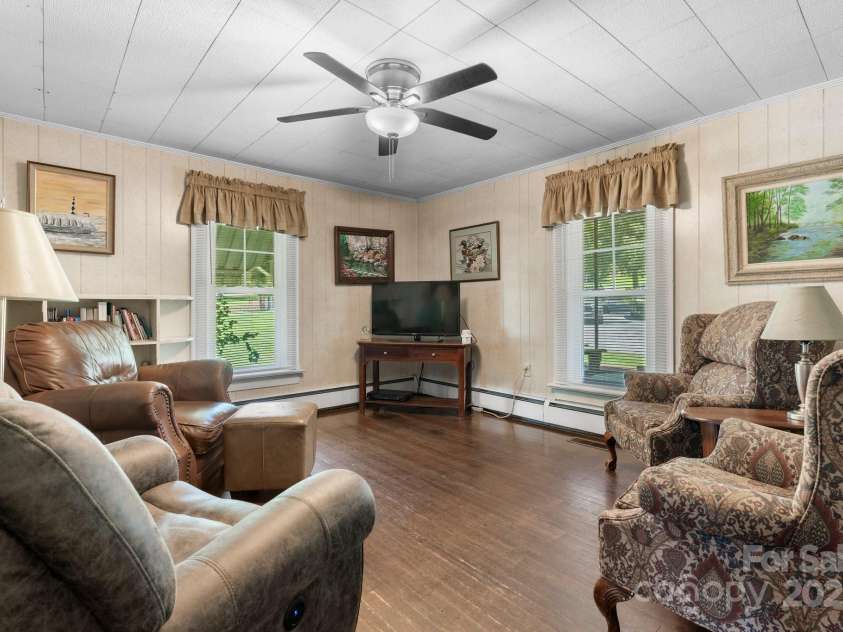 237 Shiloh Church Road, Hickory, NC 28601.  MLS# CAR4275859, YatesRealty ID 1149. 