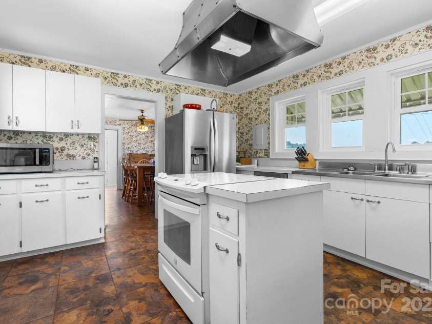 237 Shiloh Church Road, Hickory, NC 28601.  MLS# CAR4275859, YatesRealty ID 1149. 