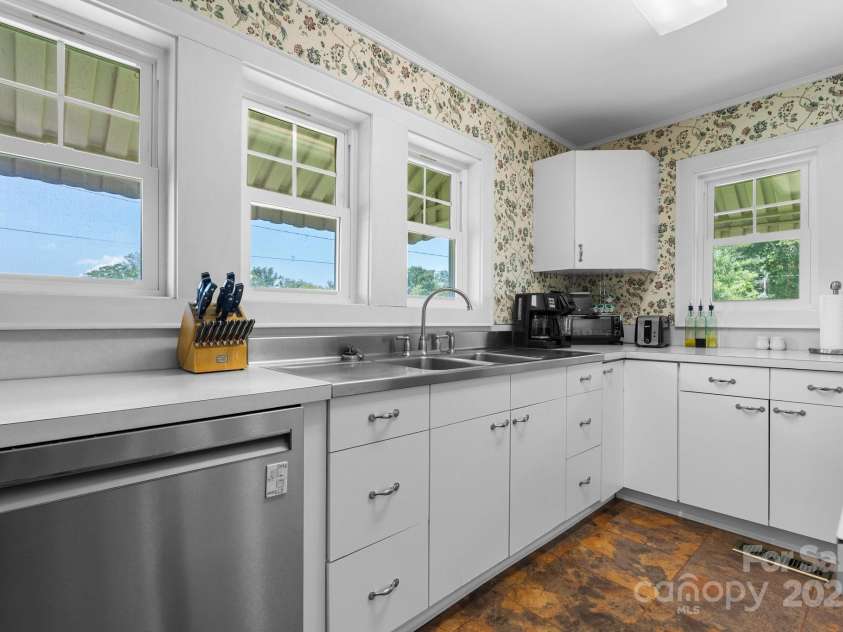 237 Shiloh Church Road, Hickory, NC 28601.  MLS# CAR4275859, YatesRealty ID 1149. 