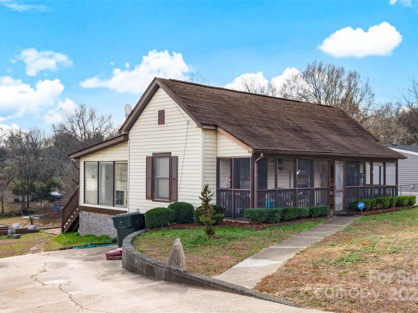 45 Sunderland Road, Concord, NC 28027.  MLS# CAR4208241, YatesRealty ID 1149. 