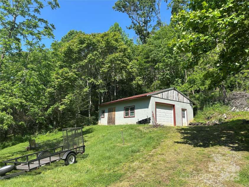 38 Buchanan Hill Road, Bakersville, NC 28705.  MLS# CAR4237916, YatesRealty ID 11490. 