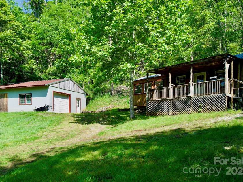 38 Buchanan Hill Road, Bakersville, NC 28705.  MLS# CAR4237916, YatesRealty ID 11490. 