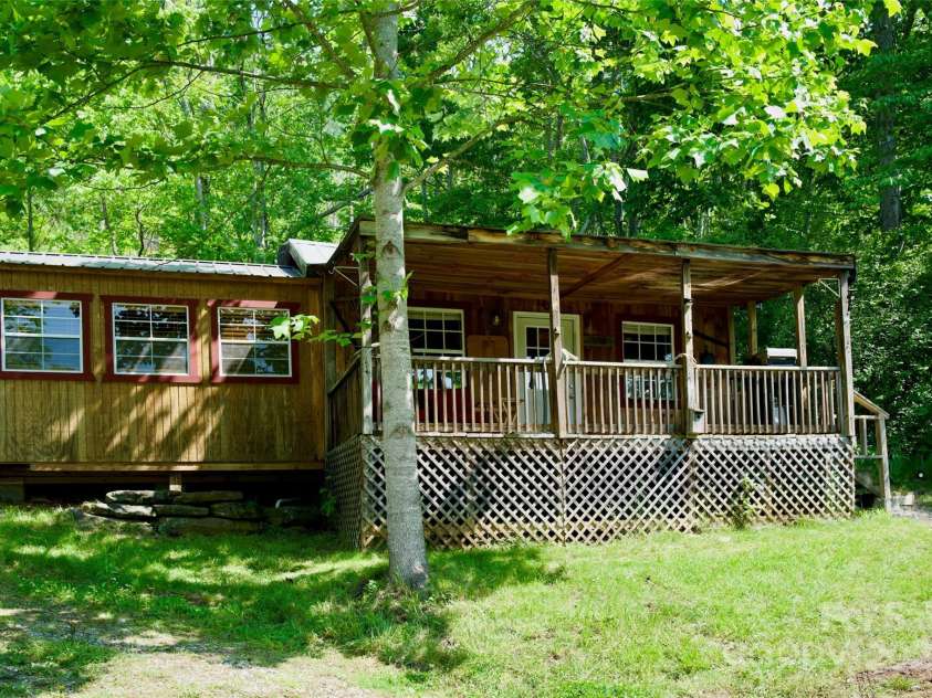 38 Buchanan Hill Road, Bakersville, NC 28705.  MLS# CAR4237916, YatesRealty ID 11490. 