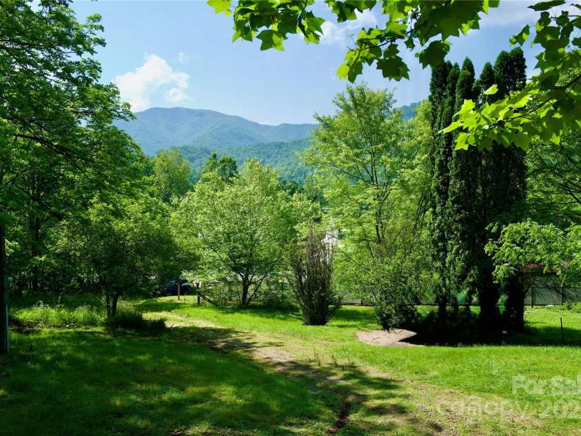 38 Buchanan Hill Road, Bakersville, NC 28705.  MLS# CAR4237916, YatesRealty ID 11490. 