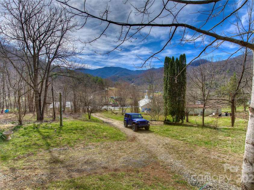 38 Buchanan Hill Road, Bakersville, NC 28705.  MLS# CAR4237916, YatesRealty ID 11490. 