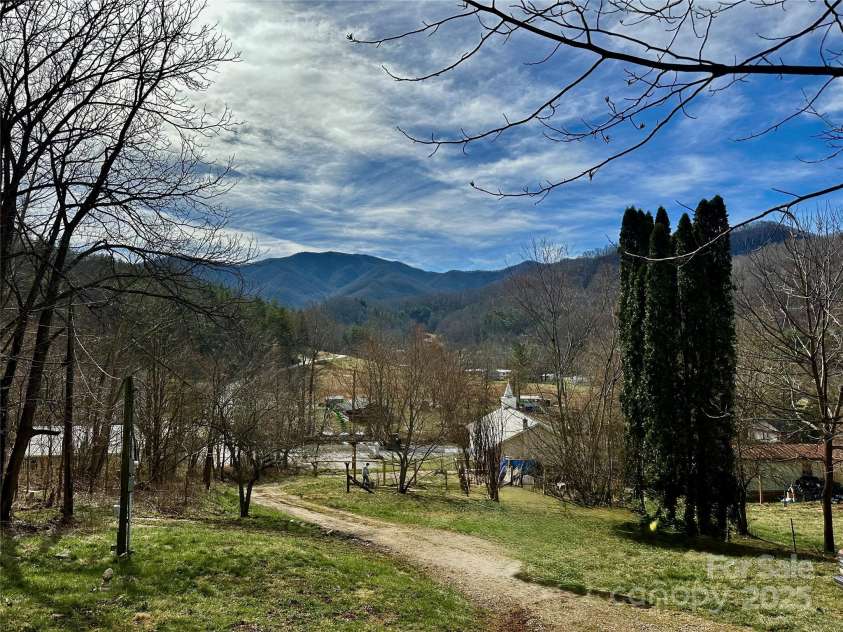 38 Buchanan Hill Road, Bakersville, NC 28705.  MLS# CAR4237916, YatesRealty ID 11490. 
