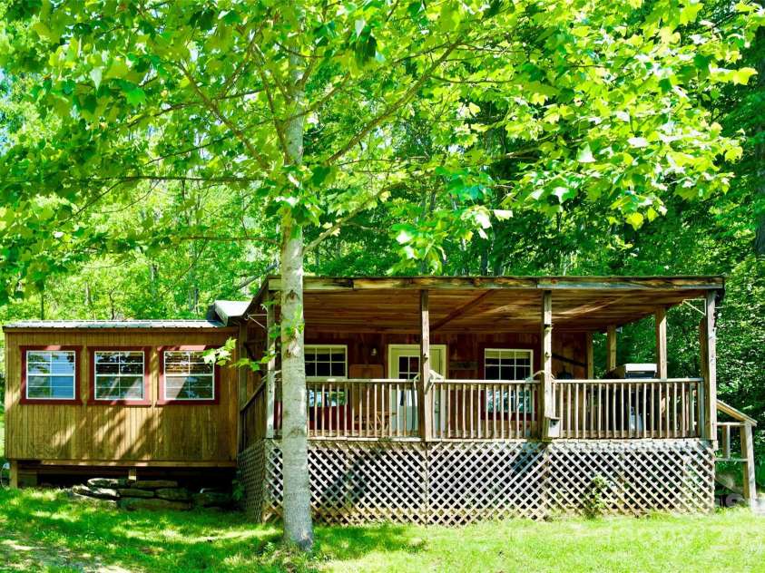 38 Buchanan Hill Road, Bakersville, NC 28705.  MLS# CAR4237916, YatesRealty ID 11490. 