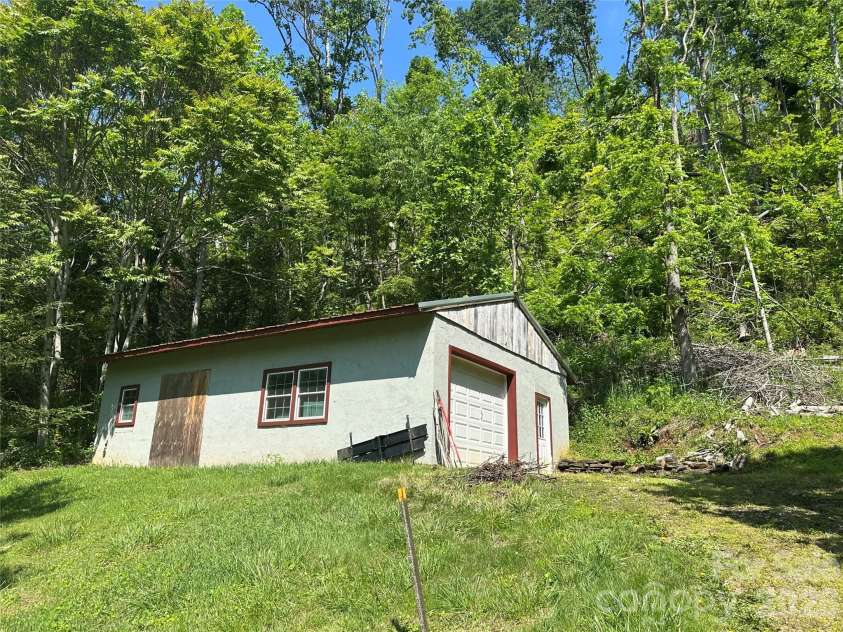 38 Buchanan Hill Road, Bakersville, NC 28705.  MLS# CAR4237916, YatesRealty ID 11490. 
