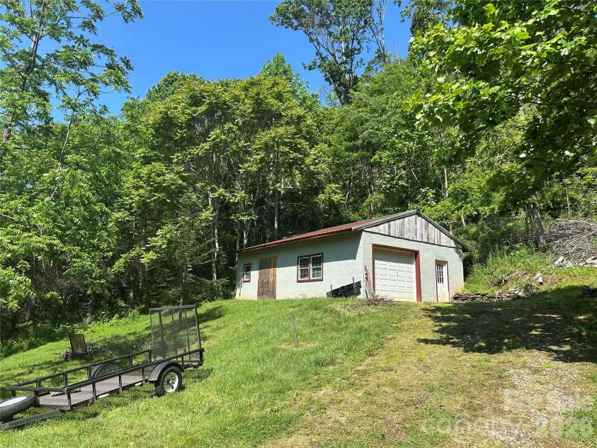 38 Buchanan Hill Road, Bakersville, NC 28705.  MLS# CAR4237916, YatesRealty ID 11490. 