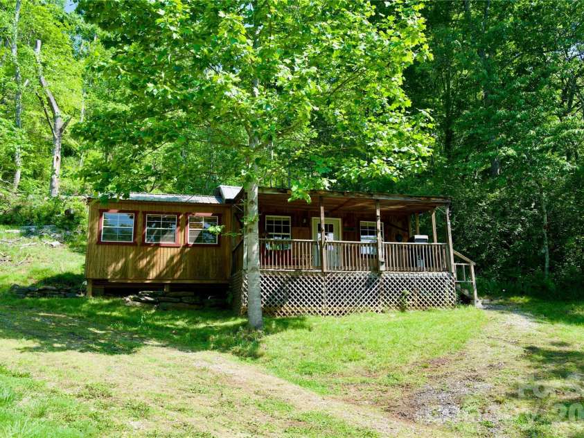38 Buchanan Hill Road, Bakersville, NC 28705.  MLS# CAR4237916, YatesRealty ID 11490. 