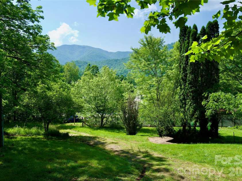 38 Buchanan Hill Road, Bakersville, NC 28705.  MLS# CAR4237916, YatesRealty ID 11490. 