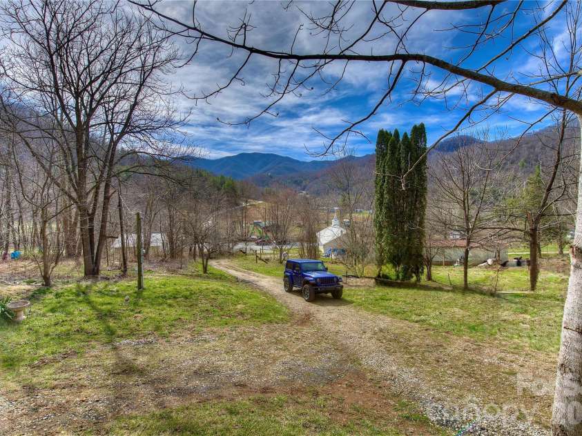 38 Buchanan Hill Road, Bakersville, NC 28705.  MLS# CAR4237916, YatesRealty ID 11490. 