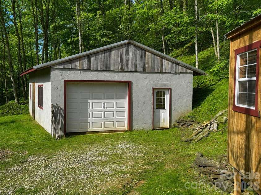 38 Buchanan Hill Road, Bakersville, NC 28705.  MLS# CAR4237916, YatesRealty ID 11490. 