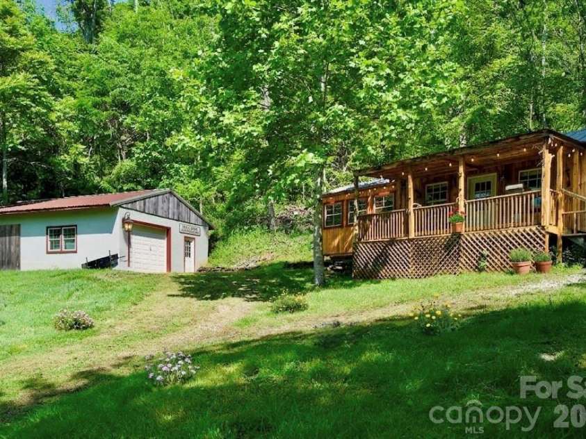 38 Buchanan Hill Road, Bakersville, NC 28705.  MLS# CAR4237916, YatesRealty ID 11490. 