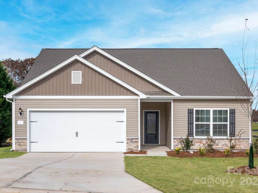 3514 Saddlebred Drive, Gastonia, NC 28052.  MLS# CAR4304305, YatesRealty ID 11492. 