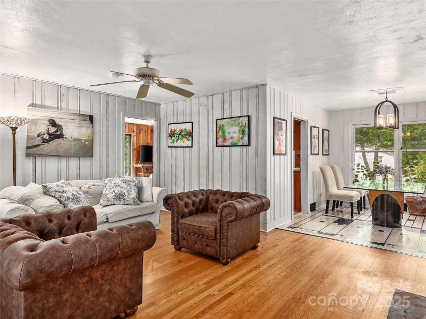 110 Oak Terrace, Arden, NC 28704.  MLS# CAR4207275, YatesRealty ID 11493. 