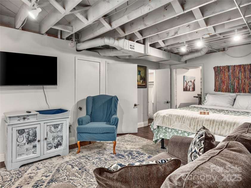 110 Oak Terrace, Arden, NC 28704.  MLS# CAR4207275, YatesRealty ID 11493. 