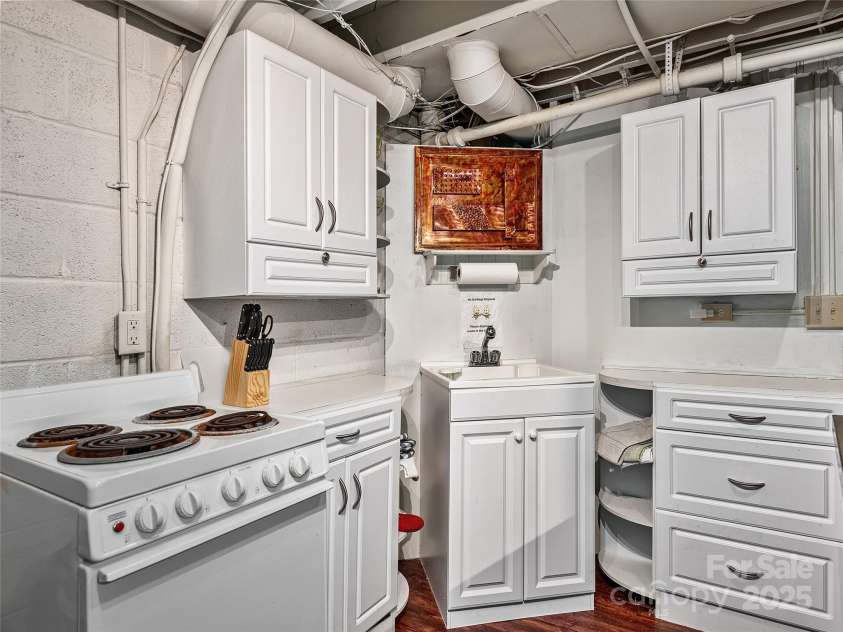 110 Oak Terrace, Arden, NC 28704.  MLS# CAR4207275, YatesRealty ID 11493. 