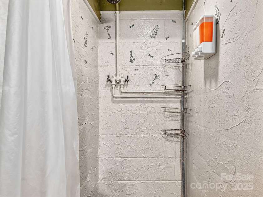 110 Oak Terrace, Arden, NC 28704.  MLS# CAR4207275, YatesRealty ID 11493. 