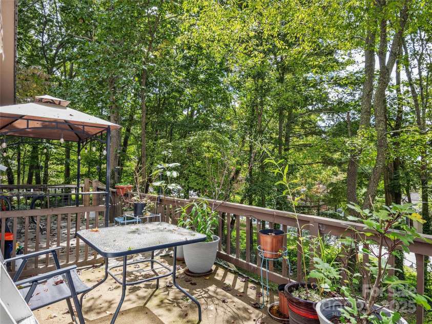 110 Oak Terrace, Arden, NC 28704.  MLS# CAR4207275, YatesRealty ID 11493. 