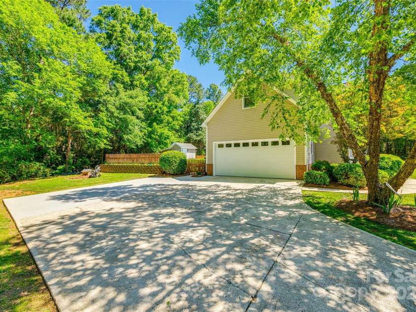 1355 Woodrun Court, Rock Hill, SC 29732.  MLS# CAR4256126, YatesRealty ID 11497. Nice Long Driveway