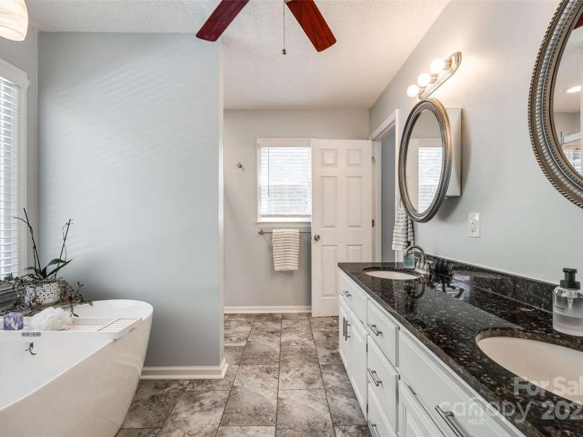1355 Woodrun Court, Rock Hill, SC 29732.  MLS# CAR4256126, YatesRealty ID 11497. Soaking Tub in Primary Bathroom