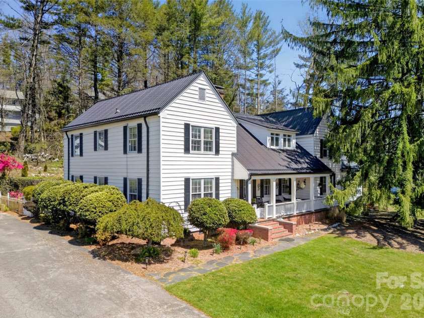 60 Henry Lane, Spruce Pine, NC 28777.  MLS# CAR4369244, YatesRealty ID 11497. 