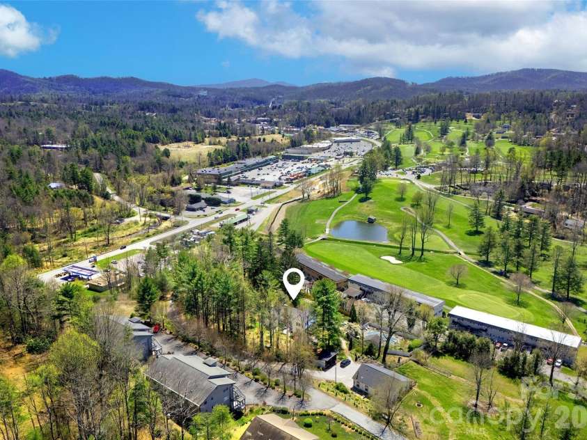 60 Henry Lane, Spruce Pine, NC 28777.  MLS# CAR4369244, YatesRealty ID 11497. 