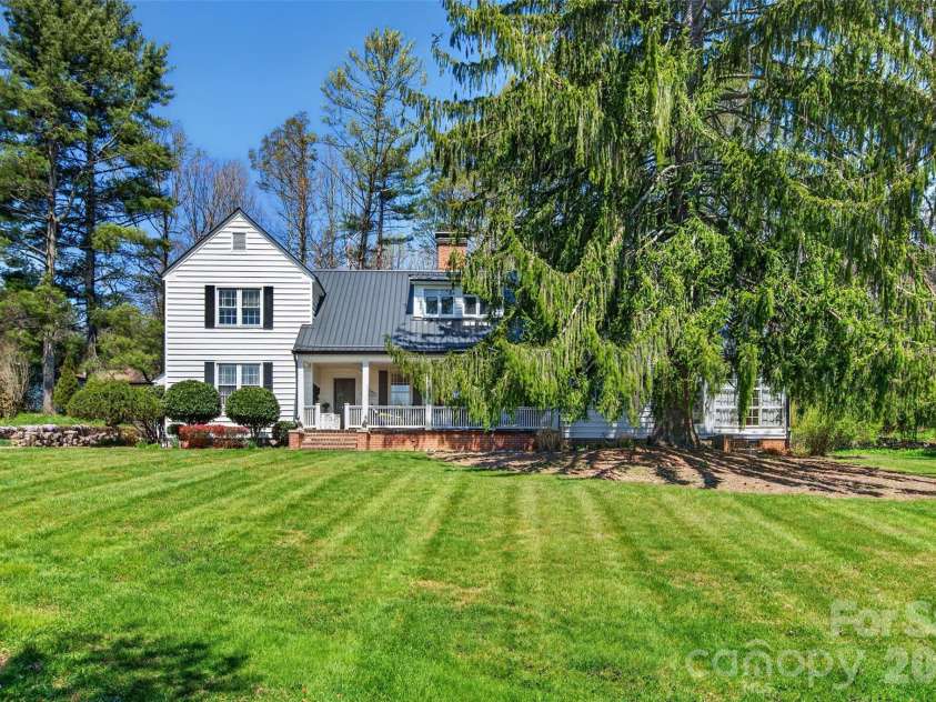 60 Henry Lane, Spruce Pine, NC 28777.  MLS# CAR4369244, YatesRealty ID 11497. 