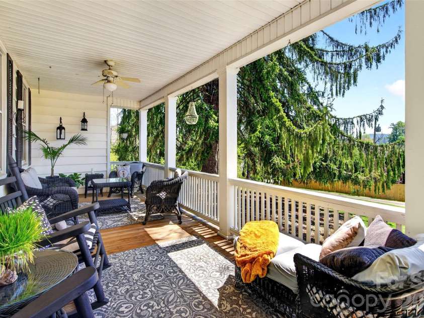 60 Henry Lane, Spruce Pine, NC 28777.  MLS# CAR4369244, YatesRealty ID 11497. 