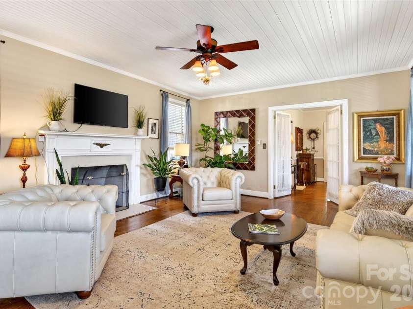 60 Henry Lane, Spruce Pine, NC 28777.  MLS# CAR4369244, YatesRealty ID 11497. 