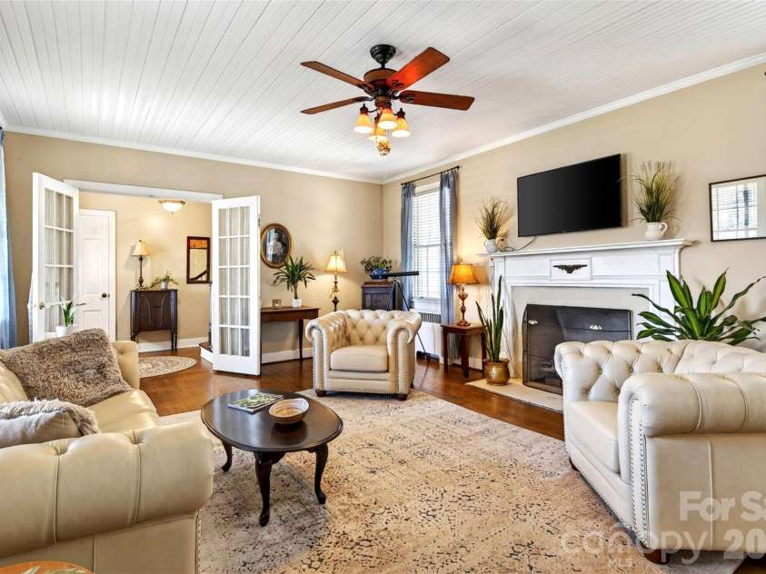 60 Henry Lane, Spruce Pine, NC 28777.  MLS# CAR4369244, YatesRealty ID 11497. 