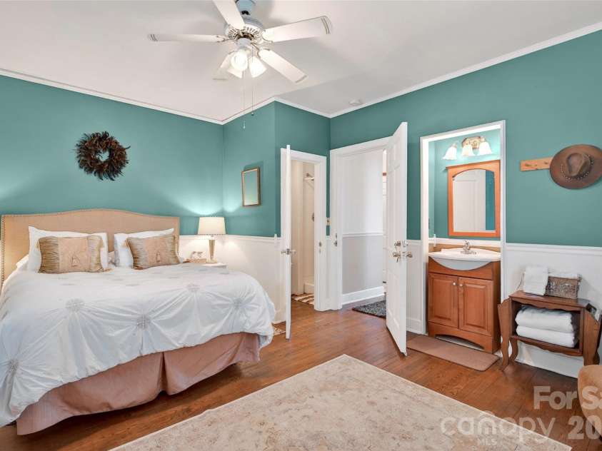 60 Henry Lane, Spruce Pine, NC 28777.  MLS# CAR4369244, YatesRealty ID 11497. 