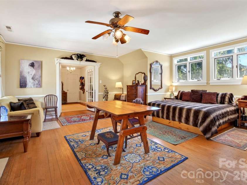60 Henry Lane, Spruce Pine, NC 28777.  MLS# CAR4369244, YatesRealty ID 11497. 