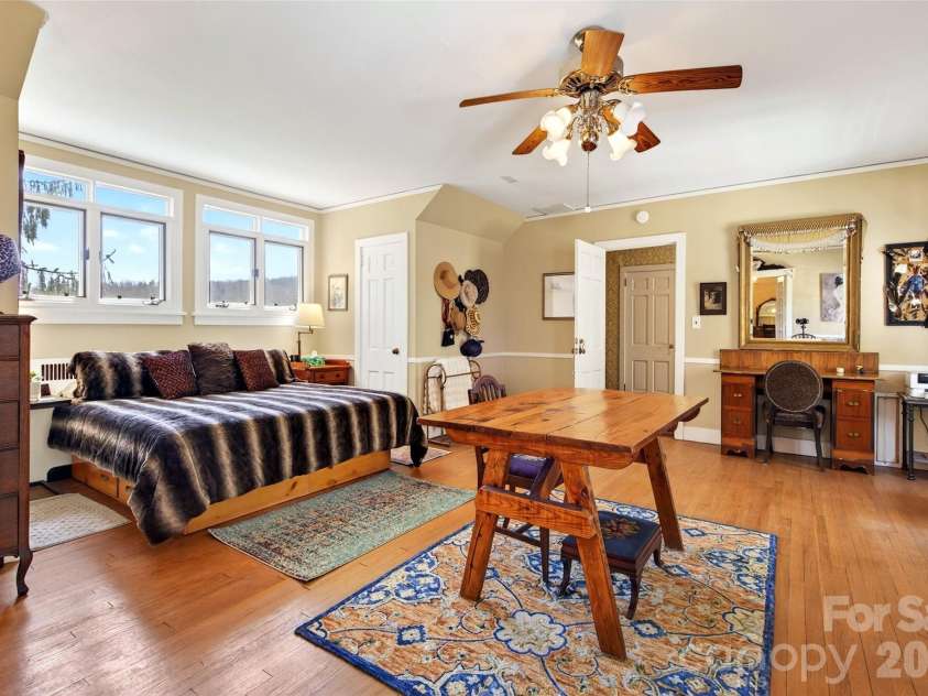 60 Henry Lane, Spruce Pine, NC 28777.  MLS# CAR4369244, YatesRealty ID 11497. 
