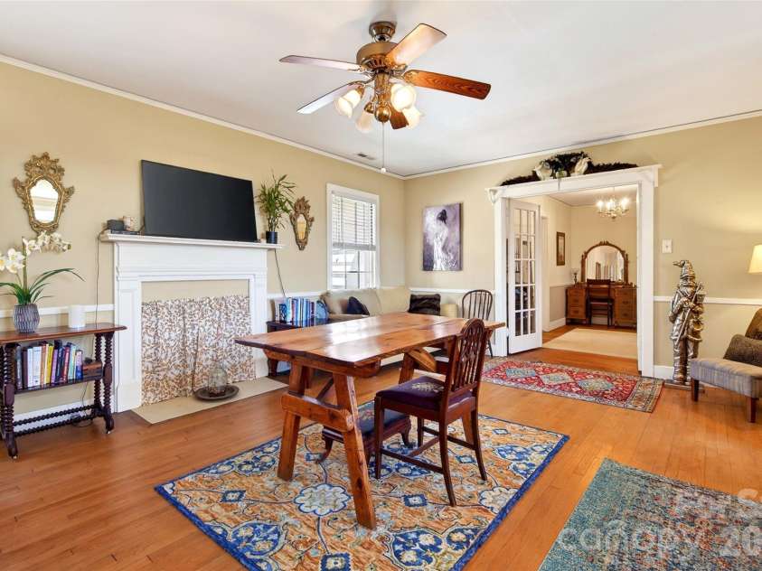 60 Henry Lane, Spruce Pine, NC 28777.  MLS# CAR4369244, YatesRealty ID 11497. 