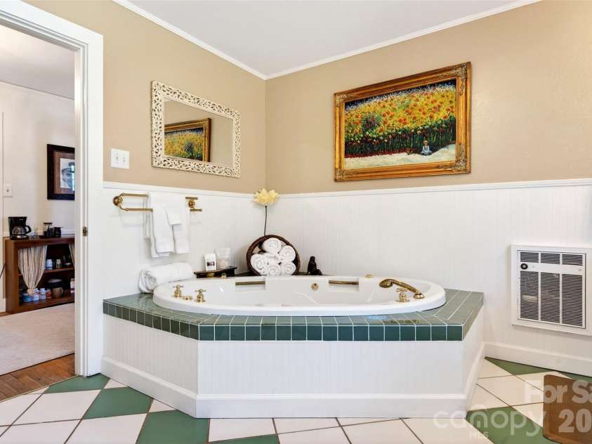60 Henry Lane, Spruce Pine, NC 28777.  MLS# CAR4369244, YatesRealty ID 11497. 