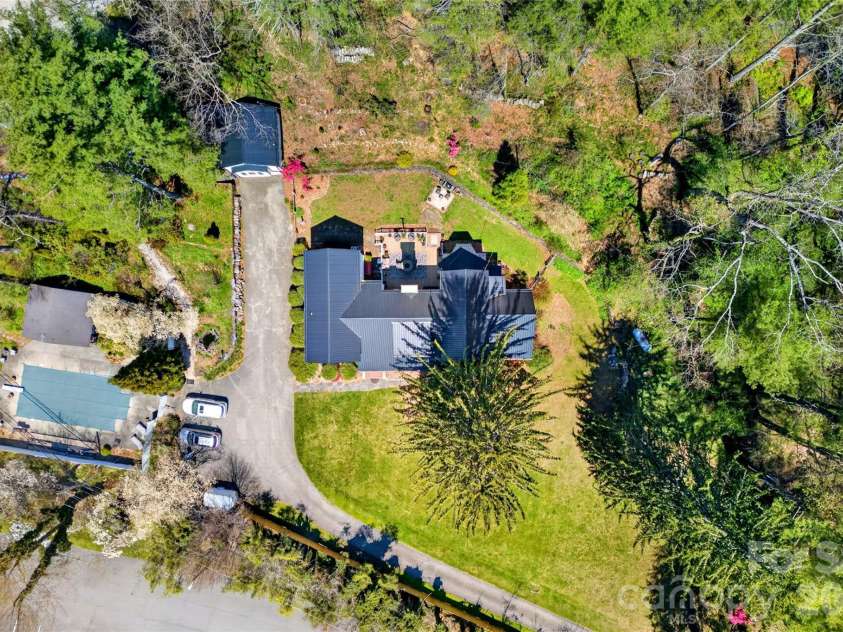 60 Henry Lane, Spruce Pine, NC 28777.  MLS# CAR4369244, YatesRealty ID 11497. 