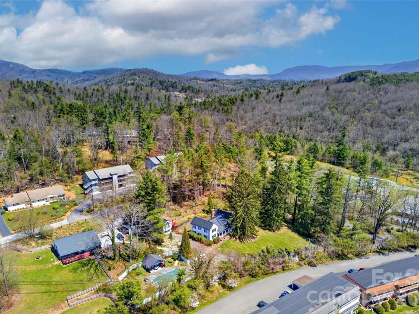 60 Henry Lane, Spruce Pine, NC 28777.  MLS# CAR4369244, YatesRealty ID 11497. 