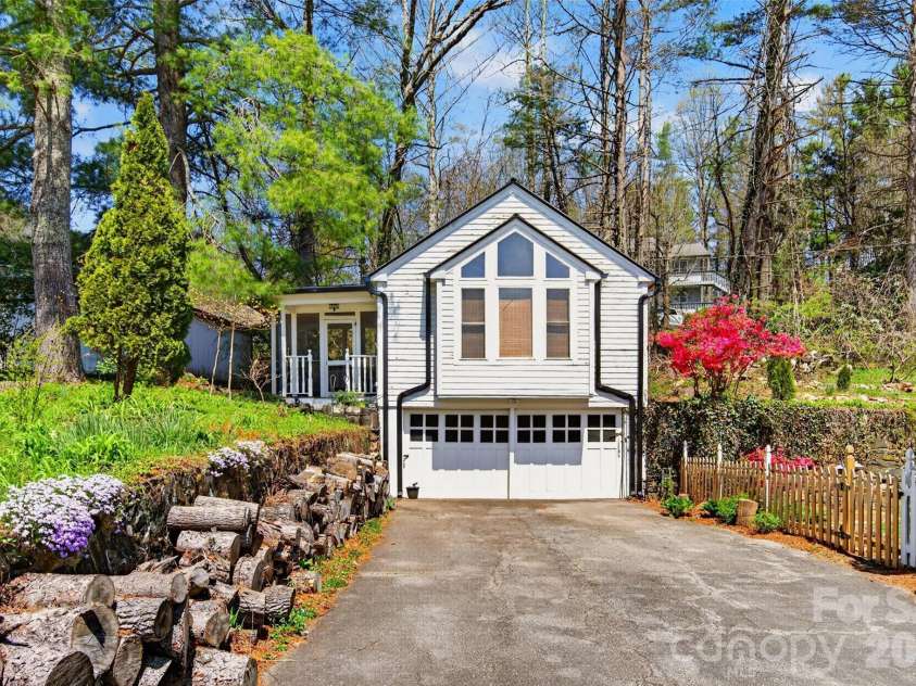 60 Henry Lane, Spruce Pine, NC 28777.  MLS# CAR4369244, YatesRealty ID 11497. 