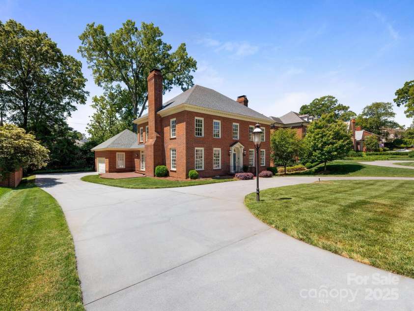 208 Huntley Place, Charlotte, NC 28207.  MLS# CAR4255589, YatesRealty ID 11498. 