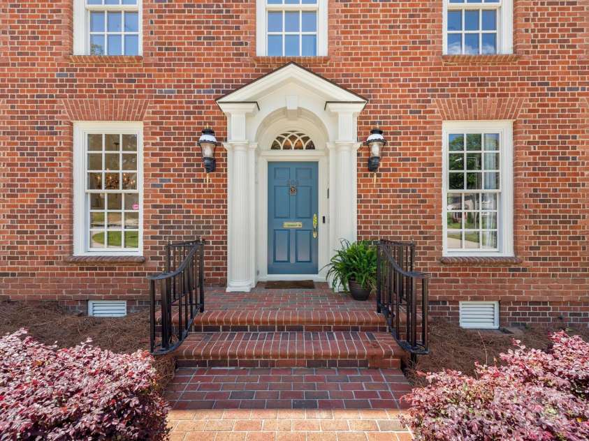 208 Huntley Place, Charlotte, NC 28207.  MLS# CAR4255589, YatesRealty ID 11498. 