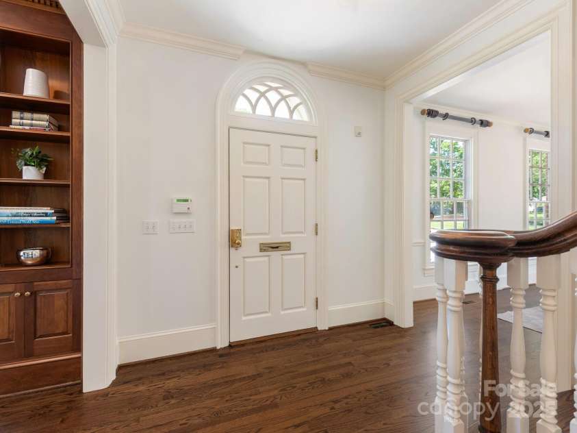 208 Huntley Place, Charlotte, NC 28207.  MLS# CAR4255589, YatesRealty ID 11498. 