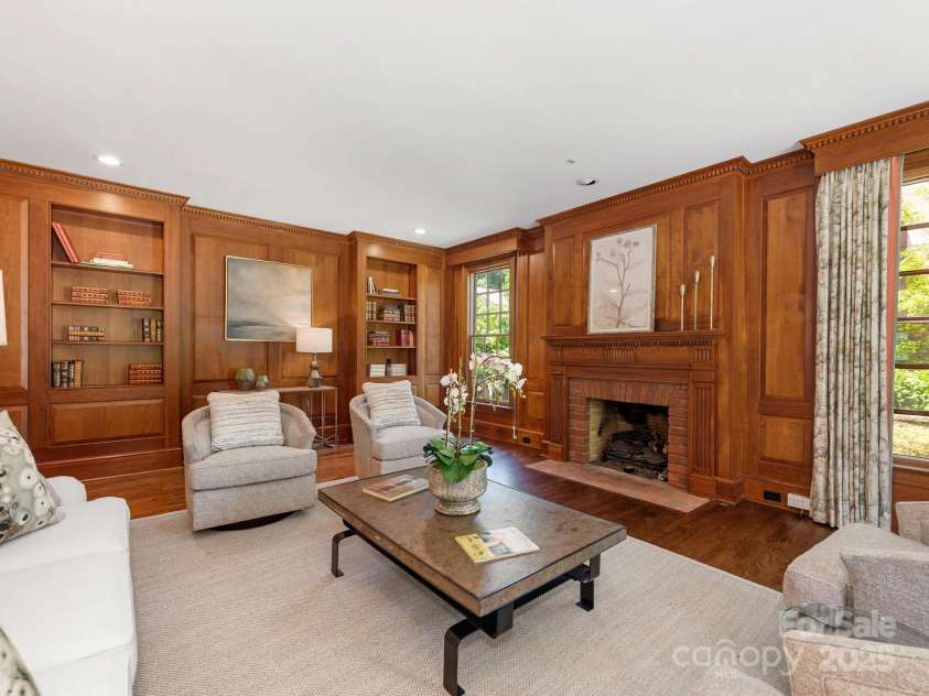 208 Huntley Place, Charlotte, NC 28207.  MLS# CAR4255589, YatesRealty ID 11498. 