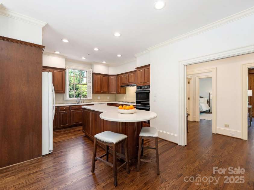208 Huntley Place, Charlotte, NC 28207.  MLS# CAR4255589, YatesRealty ID 11498. 